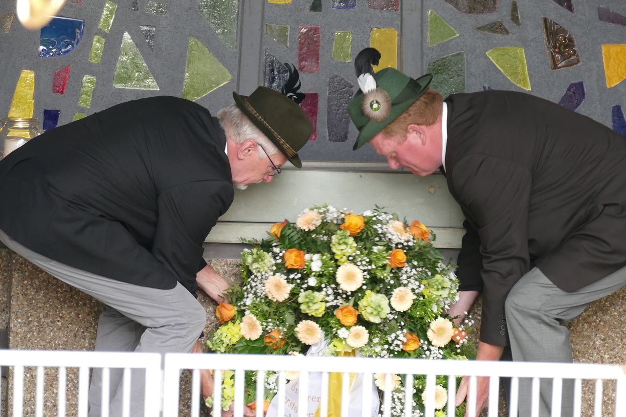 Kranzniederlegung am Ehrenmal in Riesenbeck